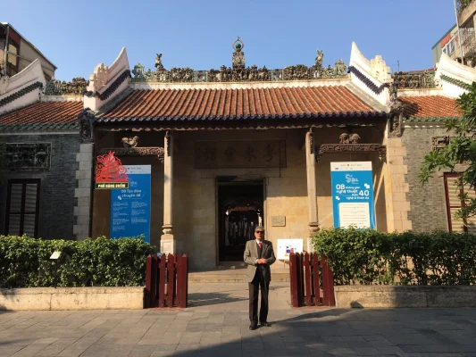 hoi-quan-nguoi-hoa-o-pho-co-1671435910927658056187
